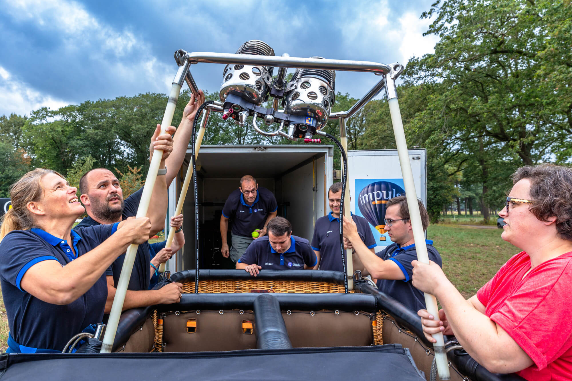 crew van ad ballon